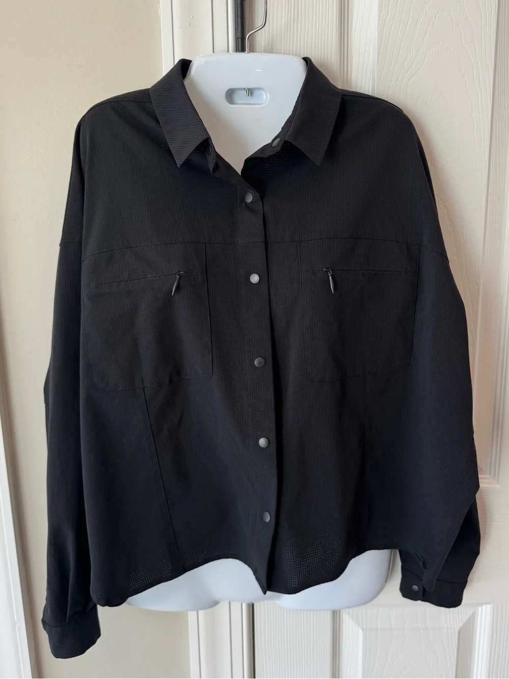Lululemon Ventlight™  Black Button-Down Shirt Sz 6 EUC